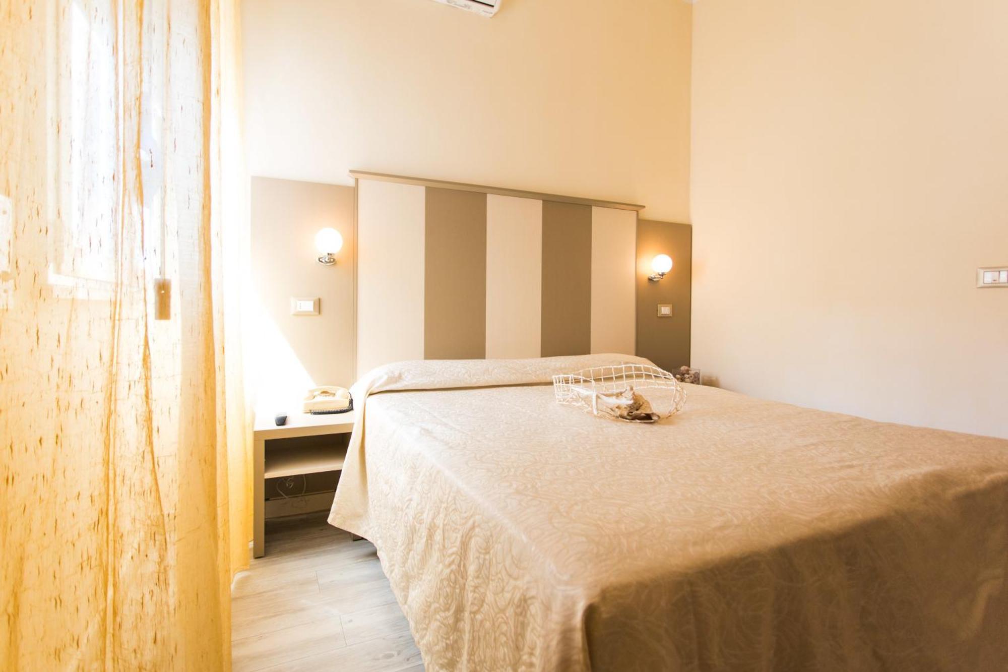 Hotel Trieste Cesenatico Oda fotoğraf