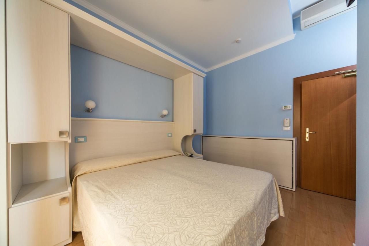 Hotel Trieste Cesenatico Oda fotoğraf